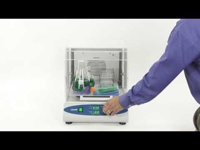 Labnet International 222DS Benchtop Shaking Incubator